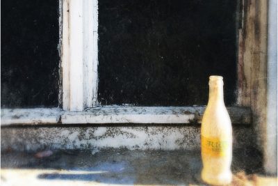 Slow Pictures, Flasche auf der Fensterbank, Stillfotografie, Art, Schmelz Fotodesign